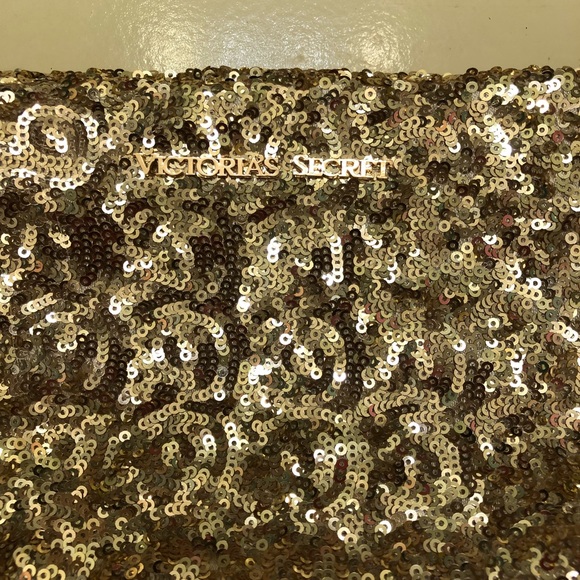 Victoria Secret - Picture 2 of 4